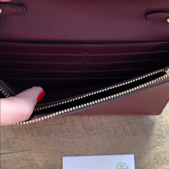 Tory Burch Leather Savannah Striped Chain Flat Wallet Crossbody Bag - Picture 9 of 9